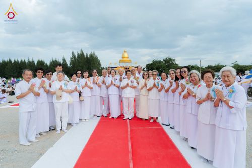 ภาพ No.346526:วันอาทิตย์ที่ 30 สิงหาคม พ.ศ.2569 พิธีทอดผ้าป่า สวดธรรมจักรกัปปวัตนสูตรกลั่นแผ่นดินโปรยรัตนชาติ  สถาปนาองค์พระเจดีย์เพื่อสร้างสันติภาพโลก  ณ ศูนย์ปฏิบัติธรรมพนมสารคาม (เพชรตะวัน) จังหวัดฉะเชิงเทรา