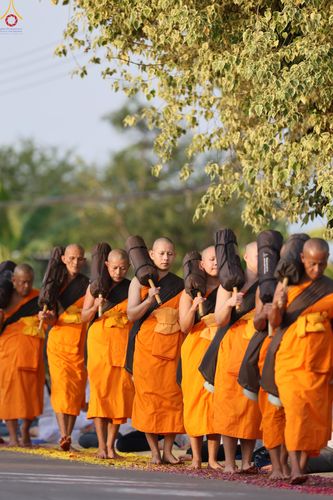 ภาพ No.287445:วันที่ 3 มกราคม พ.ศ. 2569 พิธีต้อนรับพระธรรมยาตรา ในโครงการธรรมยาตรา กตัญญูบูชา มหาปูชนียาจารย์ พระมงคลเทพมุนี(สด จนฺทสโร) พระผู้ปราบมาร อนุสรณ์สถาน 7 แห่ง ปีที่ 14 ณ อนุสรณ์สถานมหาวิหารพระมงคลเทพมุนี (โลตัสแลนด์) อ.สองพี่น้อง จ.สุพรรณบุรี