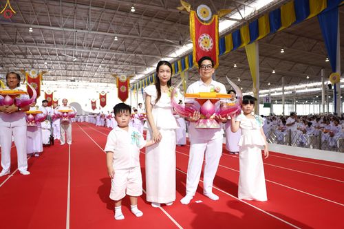 ภาพ No.318463:วันอาทิตย์ต้นเดือนที่ 5 เมษายน พ.ศ.2569 พิธีทอดผ้าป่าสมทบมหาสังฆทาน 40,000 กว่าวัดทั่วประเทศ ณ สภาธรรมกายสากล วัดพระธรรมกาย