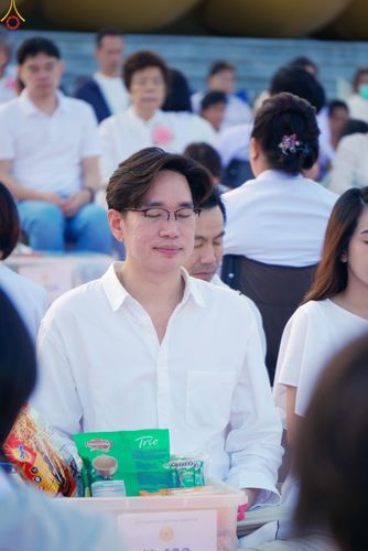 ภาพ No.302499:วันที่ 24 มกราคม พ.ศ. 2569 พิธีตักบาตรพระธรรมยาตรา ณ อนุสรณ์สถานลำดับที่ 5 สถานที่เผยแผ่วิชชาธรรมกายครั้งแรก อนุสรณ์สถานบางปลา วัดบางปลา อำเภอบางเลน จังหวัดนครปฐม ในโครงการธรรมยาตรา กตัญญูบูชา มหาปูชนียาจารย์ พระมงคลเทพมุนี(สด จนฺทสโร) พระผู้ปราบมาร อนุส