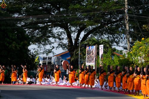 ภาพ No.287799:วันที่ 3 มกราคม พ.ศ. 2569 พิธีต้อนรับพระธรรมยาตรา ครั้งที่ 2 (ภาพชุดที่ 2) ในโครงการธรรมยาตรา กตัญญูบูชา มหาปูชนียาจารย์ พระมงคลเทพมุนี(สด จนฺทสโร) พระผู้ปราบมาร อนุสรณ์สถาน 7 แห่ง ปีที่ 14 ณ อนุสรณ์สถานมหาวิหารพระมงคลเทพมุนี (โลตัสแลนด์) อ.สองพี่น้อง จ.