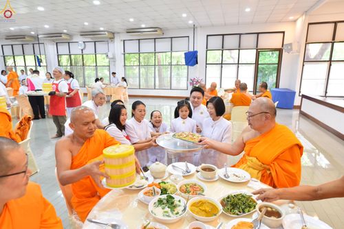ภาพ No.328658:วันอังคารที่ 12 พฤษภาคม พ.ศ.2569 เจ้าประคุณสมเด็จพระมหารัชมงคลมุนี กรรมการมหาเถรสมาคม เจ้าคณะหนกลาง วัดไตรมิตรวิทยาราม วรวิหาร โปรดเมตตาเป็นองค์ประธาน พิธีเจริญพระพุทธมนต์ อายุวัฒนมงคล 98 ปี คุณแม่จุรี สุทธิผล ณ อาคารปลูกศรัทธา 2 วัดพระธรรมกาย