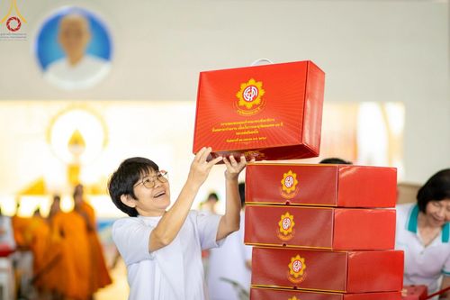 ภาพ No.210853:วันที่ 15 มีนาคม พ.ศ. 2568  บุญบรรจุกล่องไทยธรรม เพื่อถวายแด่พระสังฆาธิการ 40,000 กว่าวัดทั่วไทย ในวันคุ้มครองโลก 22 เมษายน พ.ศ. 2568