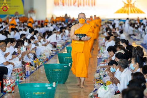 ภาพ No.99624:พิธีตักบาตรวันอาทิตย์ต้นเดือน ณ สภาธรรมกายสากล วัดพระธรรมกาย จ.ปทุมธานี วันอาทิตย์ที่ 3 ธันวาคม พ.ศ. 2566