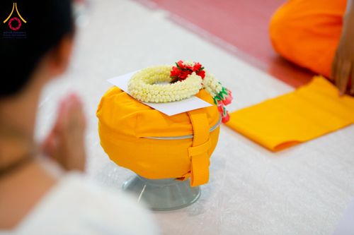 ภาพ No.134957:พิธีถวายบาตรแด่นาคธรรมทายาท ในโครงการบรรพชาสามเณรฟื้นฟูพระพุทธศาสนาทั่วไทย ณ สภาธรรมกายสากล วัดพระธรรมกาย จ.ปทุมธานี วันเสาร์ที่ 6 เมษายน พ.ศ. 2567