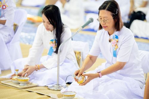 ภาพ No.188493:พิธีถวายภัตตาหารเป็นสังฆทาน แด่พระธรรมยาตรา ในโครงการธรรมยาตรา กตัญญูบูชา มหาปูชนียาจารย์ พระมงคลเทพมุนี(สด จนฺทสโร) พระผู้ปราบมาร อนุสรณ์สถาน 7 แห่ง ปีที่ 13 ณ สภาธรรมกายสากล วัดพระธรรมกาย วันที่ 3 มกราคม พ.ศ. 2568