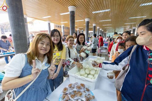 ภาพ No.165950:พิธีทอดกฐิน ณ วัดท่าเรือ ต.ท่าเรือ อ.ท่ามะกา จ.กาญจนบุรี ในโครงการกฐินสามัคคีทั่วไทย 30,000 วัด บูชาธรรม 80 ปี หลวงพ่อธัมมชโย โดยคณะศิษยานุศิษย์วัดพระธรรมกาย วันที่ 20 ตุลาคม พ.ศ. 2567