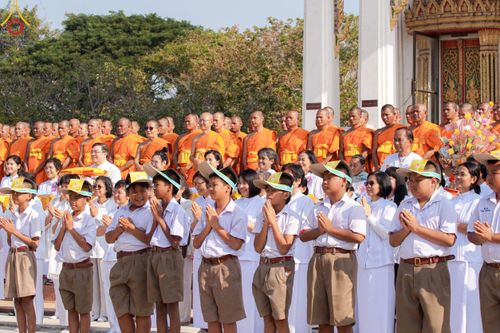 ภาพ No.189701:พิธีทอดผ้าป่าทำนุบำรุงศาสนสถาน ในโครงการธรรมยาตรา กตัญญูบูชา มหาปูชนียาจารย์ พระมงคลเทพมุนี(สด จนฺทสโร) พระผู้ปราบมาร อนุสรณ์สถาน 7 แห่ง ปีที่ 13 ณ วัดใหม่พิบูลย์ผล ต.บางเลน อ.สองพี่น้อง จ.สุพรรณบุรี วันที่ 5 มกราคม พ.ศ. 2568