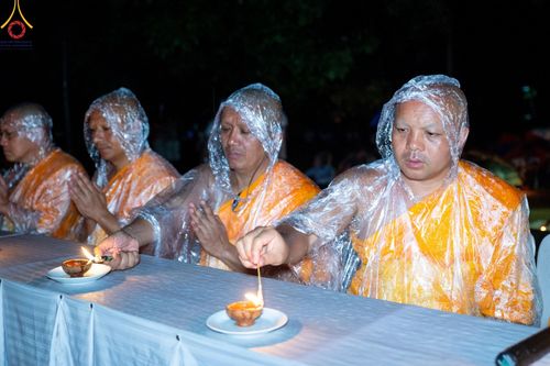 ภาพ No.141283:PhotoStory มหาศรัทธา ธรรมยาตราศรีลังกา EP.6 พิธีจุดวิสาขประทีป 6 วัด ถวายเป็น พุทธบูชา  โครงการสยาม-ลังกา ธรรมยาตรา  ฉลองเทศกาลวิสาขบูชาแห่งชาติ ศรีลังกา  บูชาธรรม 80 ปี หลวงพ่อธัมมชโย วันที่ 16 พฤษภาคม พ.ศ. 2567