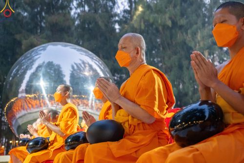 ภาพ No.107355:พิธีตักบาตรพระธรรมยาตราฯ ในโครงการธรรมยาตรากตัญญูบูชา มหาปูชนียาจารย์ พระมงคลเทพมุนี(สด จนฺทสโร) พระผู้ปราบมาร ปีที่ 12 ณ อนุสรณ์สถานมหาวิหารพระมงคลเทพมุนี อ.สองพี่น้อง จ.สุพรรณบุรี วันที่ 7 มกราคม พ.ศ. 2567
