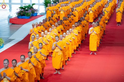 ภาพ No.153175:พิธีมุทิตาสักการะ พระภิกษุ-สามเณร ผู้สอบไล่ได้เปรียญธรรม ประโยค 1-2 ถึงประโยค ป.ธ.9 และบาลีศึกษา ประโยค1-2 ถึง บ.ศ.9 , พิธีมอบดวงแก้วสามเณรผู้ทรงบาลีไวยากรณ์ วัดพระธรรมกาย และ ศูนย์ส่งเสริมศีลธรรมในประเทศและต่างประเทศ วันอาทิตย์ที่ 8 กันยายน พ.ศ.2567