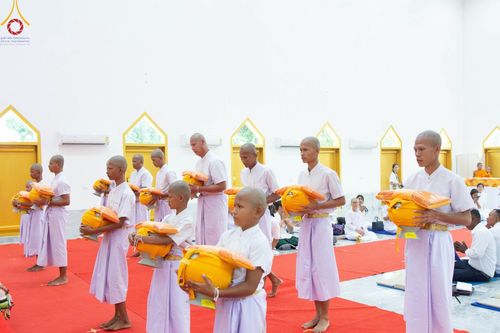 ภาพ No.101054:พิธีบรรพชาธรรมทายาท ในโครงการอุปสมบทบูชาธรรม มหาปูชนียาจารย์ พ.ศ. 2566 ณ วัดหนองไผ่ล้อม จ.ปราจีนบุรี วันที่ 2 ธันวาคม พ.ศ. 2566