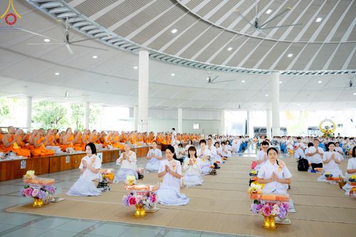 ภาพ No.174623:พิธีถวายภัตตาหารเมนูสวรรค์ เพื่อการบรรลุธรรม ณ หอฉันคุณยายอาจารย์ฯ วัดพระธรรมกาย วันที่ 23 พฤศจิกายน พ.ศ. 2567