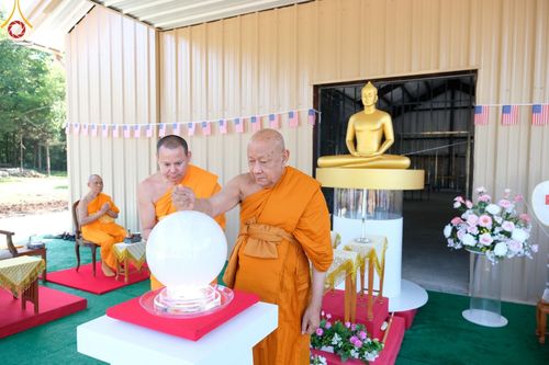 ภาพ No.142902:พิธีเจริญพระพุทธมนต์ โปรยรัตนชาติ เพื่อความเป็นสิริมงคล  ณ พื้นที่ก่อสร้างอาคารปฏิบัติธรรม “แก้วธรรมชัยรัตนอนันต์”  วัดพระธรรมกายเทนเนสซี ประเทศสหรัฐอเมริกา วันอังคารที่ 2 กรกฎาคม พ.ศ. 2567