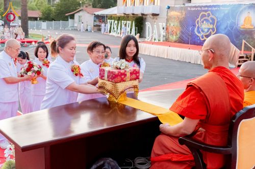 ภาพ No.225696:วันอาทิตย์ที่ 11 พฤษภาคม พ.ศ. 2568 วัดพระธรรมกายแคลิฟอร์เนีย จัดงานวิสาขบูชานานาชาติ และถวายมหาสังฆทานคณะสงฆ์ 120 รูป