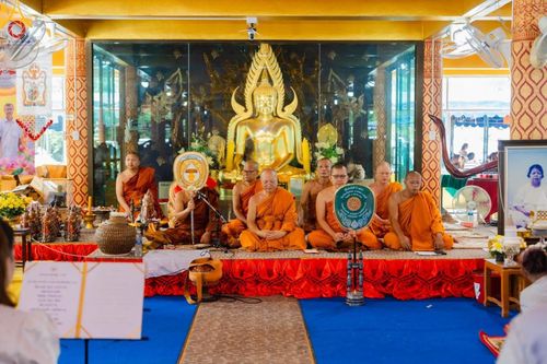 ภาพ No.166733:พิธีทอดกฐิน ณ วัดเขาดินมังกรทอง อ.บ่อทอง จ.ชลบุรี  ในโครงการกฐินสามัคคีทั่วไทย 30,000 วัด บูชาธรรม 80 ปี หลวงพ่อธัมมชโย โดยคณะศิษยานุศิษย์วัดพระธรรมกาย วันที่ 23 ตุลาคม พ.ศ. 2567