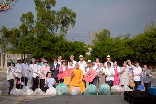 ภาพ No.220444:วันที่ 23-25 เมษายน พ.ศ. 2568 เจ้าหน้าที่และสาธุชนช่วยกัน รับบุญเก็บงานวันคุ้มครองโลก ณ วัดพระธรรมกาย