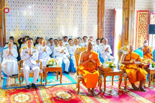ภาพ No.146672:พิธีต้อนรับสัญญาบัตร พัดยศ ผ้าไตร ในโอกาสที่พระบาทสมเด็จพระเจ้าอยู่หัว ทรงพระกรุณาโปรดพระราชทานสัญญาบัตรตั้งสมณศักดิ์ พระวิมลศาสนวิเทศ (สำรวจ กมโล) เจ้าอาวาสวัดไทยนอร์เวย์ เป็นพระราชาคณะชั้นราช ในราชทินนามที่ “พระราชวชิรศาสนวิเทศ”