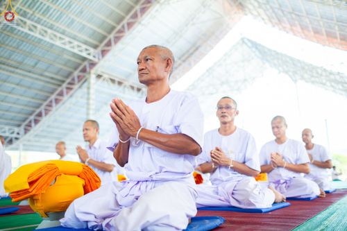 ภาพ No.101562:พิธีขอขมาและมอบผ้าไตร ในโครงการอุปสมบทบูชาธรรม มหาปูชนียาจารย์ พ.ศ. 2566 ณ ธุดงคสถานลำพูน ต.เหล่ายาว อ.บ้านโฮ่ง จ.ลำพูน  วันที่ 7 ธันวาคม พ.ศ. 2566