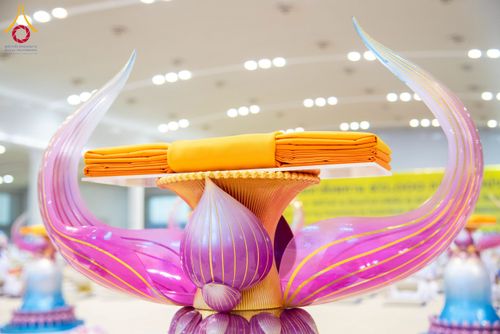 ภาพ No.215368:วันอาทิตย์ต้นเดือนที่ 6 เมษายน พ.ศ. 2568 ขบวนอัญเชิญผ้าป่าสมทบ มหาสังฆทาน 40,000 กว่าวัดทั่วประเทศ ณ สภาธรรมกายสากล วัดพระธรรมกาย