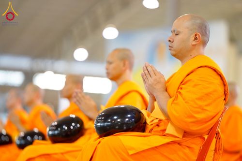 ภาพ No.276974:วันอาทิตย์ที่ 7 ธันวาคม พ.ศ. 2568 พิธีตักบาตรอาทิตย์ต้นเดือน ณ บ้านแก้วเรือนทองคุณยายฯ วัดพระธรรมกาย