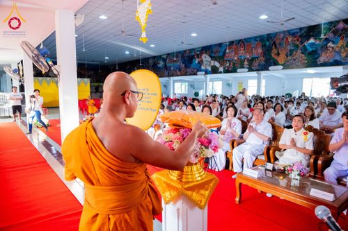 ภาพ No.197426:พิธีทอดผ้าป่าทำนุบำรุงศาสนสถาน ณ วัดโบสถ์(บน) ตำบลบางคูเวียง อำเภอบางกรวย จังหวัดนนทบุรี ในโครงการธรรมยาตรา กตัญญูบูชา มหาปูชนียาจารย์ พระมงคลเทพมุนี(สด จนฺทสโร) พระผู้ปราบมาร อนุสรณ์สถาน 7 แห่ง ปีที่ 13 วันที่ 17 มกราคม พ.ศ. 2568