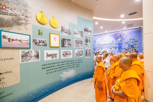 ภาพ No.103708:พิธีเปิดห้องนิทรรศการเพื่อสันติภาพโลก World Peace Lies Within ONE MAN'S VISION   วาระอายุวัฒนมงคล 83 ปี หลวงพ่อทัตตชีโว ณ ชั้น 2 อาคาร 100 ปี คุณยายอาจารย์ฯ วัดพระธรรมกาย วันพฤหัสบดีที่ 21 ธันวาคม พ.ศ. 2566