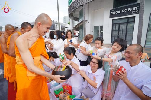 ภาพ No.173839:พิธีทอดกฐิน วัดภาวนาปีนัง ประเทศมาเลเซีย วันที่ 31 ตุลาคม พ.ศ. 2567