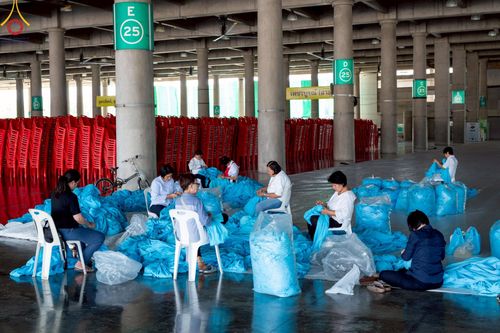 ภาพ No.220754:วันที่ 24-25 เมษายน พ.ศ. 2568 การเก็บงาน ผ้ารับประเคน ผ้าระบาย โต๊ะ เก้าอี้  ภายหลังงานวันคุ้มครองโลก ณ วัดพระธรรมกาย