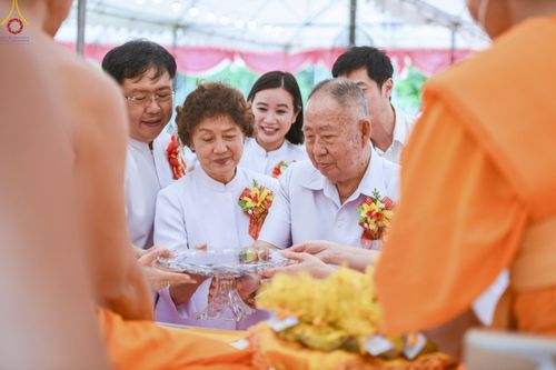 ภาพ No.84355:พิธีทอดผ้าป่า พิธีอัญเชิญปฐมรัตนปฐวี และพิธีตอกเสาเข็มต้นสุดท้าย เพื่อสถาปนาอาคาร 80 ปี หลวงพ่อธัมมชโย ณ ศูนย์ปฏิบัติธรรมวิหารแดง ตำบลเจริญธรรม อำเภอวิหารแดง จ.สระบุรี  วันที่ 23 กรกฎาคม พ.ศ. 2566