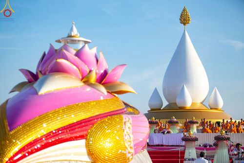 ภาพ No.211608:วันอาทิตย์ที่ 16 มีนาคม พ.ศ. 2568 พิธีอัญเชิญพระบรมสารีริกธาตุ ประดิษฐาน ณ ปทุมเจดีย์ ศูนย์อบรมเยาวชนปัตตานี