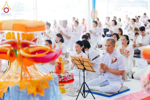 ภาพ No.174004:พิธีทอดกฐิน ศูนย์เบญจธรรม จ.ปทุมธานี ในโครงการกฐินสามัคคีทั่วไทย 30,000 วัด บูชาธรรม 80 ปี หลวงพ่อธัมมชโย โดยคณะศิษยานุศิษย์วัดพระธรรมกาย วันที่ 11 พฤศจิกายน พ.ศ. 2567