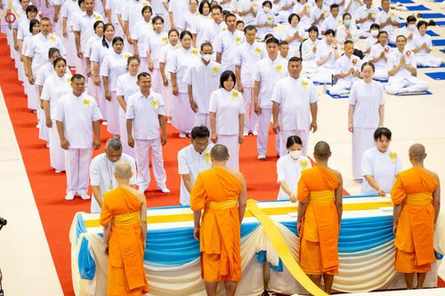 ภาพ No.233749:วันเสาร์ที่ 19 กรกฎาคม พ.ศ.2568 วันมหารำลึก ครั้งที่ 35 พิธีรำลึกถึงนักสร้างบารมี , พิธีสวดพระพุทธมนต์ , พิธีทอดผ้าบังสกุลและถวายไทยธรรม วัดพระธรรมกาย