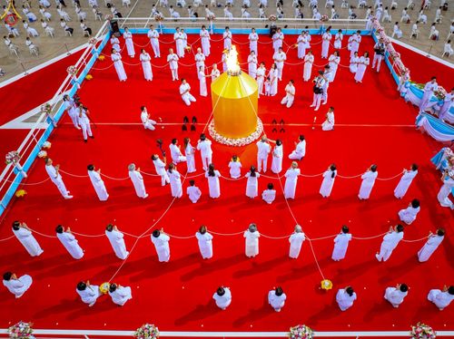 ภาพ No.233937:วันอาทิตย์ที่ 20 กรกฎาคม พ.ศ.2568 พิธีจุดเทียนใจ ไฟนิรันด์ อนันตชัย วัดพระธรรมกาย