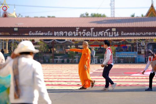 ภาพ No.205432:V.53 สารพัดV สารพัดดี ที่วัดโบสถ์บน ในโครงการธรรมยาตรา กตัญญูบูชา มหาปูชนียาจารย์ พระมงคลเทพมุนี(สด จนฺทสโร) พระผู้ปราบมาร อนุสรณ์สถาน 7 แห่ง ปีที่ 13 ระหว่างวันที่ 2-31 มกราคม พ.ศ. 2568