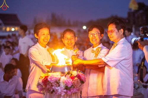 ภาพ No.129585:พิธีจุดประทีป 10,000 ดวง น้อมถวายเป็นพุทธบูชา ณ มหารัตนเจดีย์สิริปทุมสวรรค์ (เจดีย์อริยพุทธะ 5 พระองค์) ศูนย์ปฏิบัติธรรมภาคใต้ อ.บางกล่ำ จ.สงขลา  วันที่ 10 มีนาคม พ.ศ. 2567