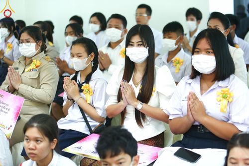 ภาพ No.107285:พิธีเจริญพระพุทธมนต์ ปฏิบัติธรรม มอบทุนการศึกษา ถวายสังฆทาน 140 วัด ณ ศุนย์ปฏิบัติธรรมพระมงคลเทพมุนี อ.สองพี่น้อง จ.สุพรรณบุรี วันเสาร์ที่ 6 มกราคม พ.ศ. 2567