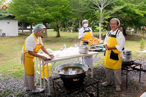 ภาพ No.142129:พิธีถวายสังฆทานแด่คณะสงฆ์ 323 วัด ปีที่ 20 ครั้งที่ 170 , พิธีมอบกองทุนหนุนแรงใจช่วยครูใต้ ปีที่ 17 ครั้งที่ 135 และพิธีทำบุญอุทิศส่วนกุศลให้ผู้วายชนม์ วันเสาร์ที่ 22 มิถุนายน พ.ศ.2567 ณ ศูนย์ปฏิบัติธรรมภาคใต้ อ.บางกล่ำ จ.สงขลา
