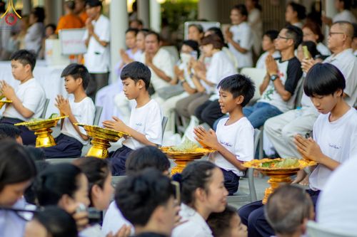 ภาพ No.132879:พิธีตัดปอยผม โครงการหน่อแก้วเปรียญธรรม รุ่นที่ 12 ณ ค่ายจองแชมป์ หมู่กฏิสามเณรเปรียญธรรม วัดพระธรรมกาย วันอาทิตย์ที่ 31 มีนาคม พ.ศ. 2567