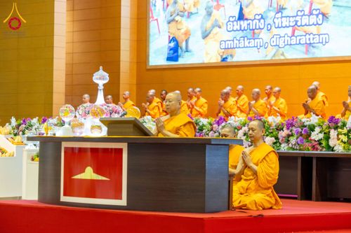 ภาพ No.209517:วันอาทิตย์ที่ 2 มีนาคม พ.ศ. 2568 พิธีบูชาข้าวพระ ณ สภาธรรมกายสากล วัดพระธรรมกาย