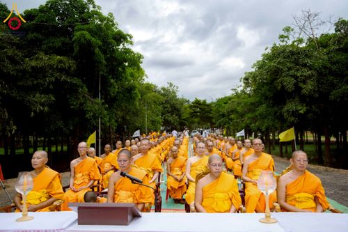 ภาพ No.261864:วันที่ 14 ตุลาคม พ.ศ. 2568 พิธีกลั่นแผ่นดิน โปรยทรายตอกเสาเข็มมหามงคลต้นแรก  สร้างองค์พระเจดีย์และจุดประทีปถวายเป็นพุทธบูชา ณ ศูนย์ปฏิบัติธรรมชัยนาท ต.ธรรมามูล อ.ชัยนาท จ.ชัยนาท