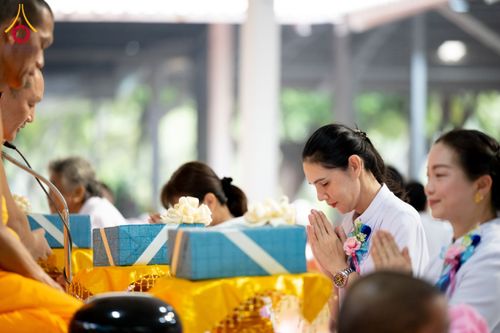 ภาพ No.61237:พิธีตักบาตรฉลองพระใหม่ รุ่นบูชาธรรมโครงการ 1-2 โครงการบรรพชาอุปสมบทหมู่ธรรมทายาท บูชาธรรมหลวงพ่อธัมมชโย 80 ปี ณ โถงช้างสำนักงานใหญ่ วัดพระธรรมกาย วันที่ 20 เมษายน พ.ศ. 2567