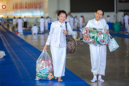 ภาพ No.150561:V.44 เพื่อพ่อ ภาพเตรียมงาน ปฎิบัติงาน ของเจ้าหน้าที่ อาสาสมัคร ทุกสถานะ เพื่อความสำเร็จ ในงานวันธรรมชัย วันอังคารที่ 27 สิงหาคม พ.ศ. 2567