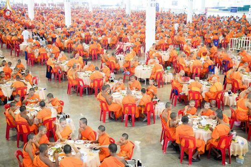 ภาพ No.161009:พิธีถวายภัตตาหารเมนูสวรรค์ ในพรรษาแห่งการเข้าถึงธรรม วันที่ 10 ตุลาคม พ.ศ. 2567 ณ สภาธรรมกายสากล วัดพระธรรมกาย