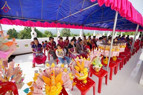 ภาพ No.175522:พิธีทอดกฐิน วัดดงดินแดง อ.อมก๋อย จ.เชียงใหม่ ในโครงการกฐินสามัคคีทั่วไทย 30,000 วัด บูชาธรรม 80 ปี หลวงพ่อธัมมชโย โดยคณะศิษยานุศิษย์วัดพระธรรมกาย วันที่ 9 พฤศจิกายน พ.ศ. 2567