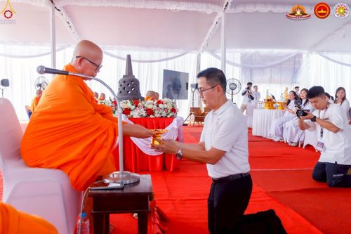 ภาพ No.224457:วันจันทร์ที่ 12 พฤษภาคม พ.ศ. 2568  ชาวพุทธในอินโดนีเซีย ร่วมฉลองวิสาขบูชาจุดประทีปกว่า 200,000 ดวง ณ พระมหาเจดีย์บรมพุทโธ  เจริญพุทธมนต์ถวาย “พระวชิรเกล้าเจ้าอยู่หัว”