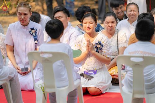 ภาพ No.135029: พิธีบรรพชาสามเณร  พิธีตักบาตรฉลองสามเณรใหม่ วันที่ 1 เมษายน พ.ศ.2567 ในโครงการบรรพชาสามเณรฟื้นฟูพระพุทธศาสนาทั่วไทย ณ ศูนย์ปฏิบัติธรรมแก้วเมืองเลย