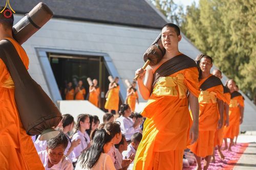 ภาพ No.193237:พิธีต้อนรับพระธรรมยาตรา ณ อนุสรณ์สถาน สถานที่เกิดในเพศสมณะ วัดสองพี่น้อง อำเภอสองพี่น้อง จังหวัดสุพรรณบุรี ในโครงการธรรมยาตรา กตัญญูบูชา มหาปูชนียาจารย์ พระมงคลเทพมุนี(สด จนฺทสโร) พระผู้ปราบมาร อนุสรณ์สถาน 7 แห่ง ปีที่ 13 วันที่ 11 มกราคม พ.ศ. 2568