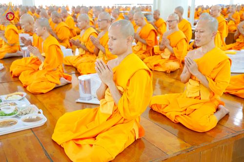 ภาพ No.243822:วันที่ 6 กันยายน พ.ศ. 2568 พิธีถวายภัตตาหารเมนูสวรรค์ เพื่อการบรรลุธรรม ณ หอฉันคุณยายอาจารย์ฯ วัดพระธรรมกาย