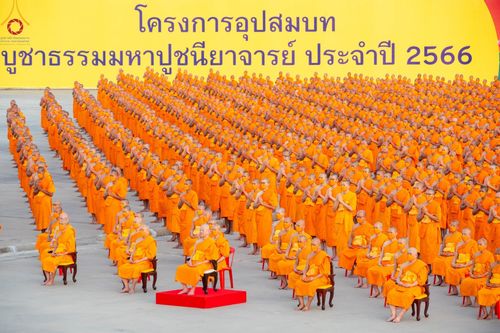 ภาพ No.102255:พระธรรมทายาทในโครงการอุปสมบทหมู่ บูชาธรรมมหาปูชนียาจารย์ ร่วมปฏิบัติธรรม ถ่ายภาพหมู่ประวัติศาสตร์ และรับฟังโอวาทจากหลวงพ่อทัตตชีโว ณ ลานธรรม พระมหาธรรมกายเจดีย์ วัดพระธรรมกาย วันที่ 15 ธันวาคม พ.ศ. 2566